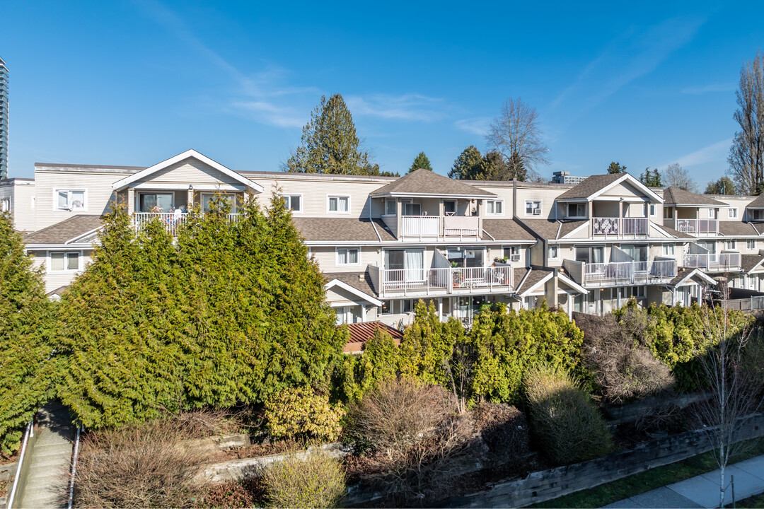 7393 16th Av in Burnaby, BC - Building Photo