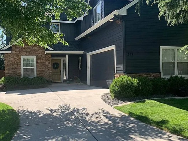 property at 552 E Whitney Ct