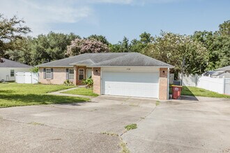 1319 Jefferyscot Dr in Crestview, FL - Foto de edificio - Building Photo