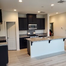 3827 Grant St in Corona, CA - Foto de edificio - Building Photo