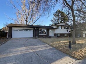 4811 Villa Cir in Colorado Springs, CO - Foto de edificio - Building Photo