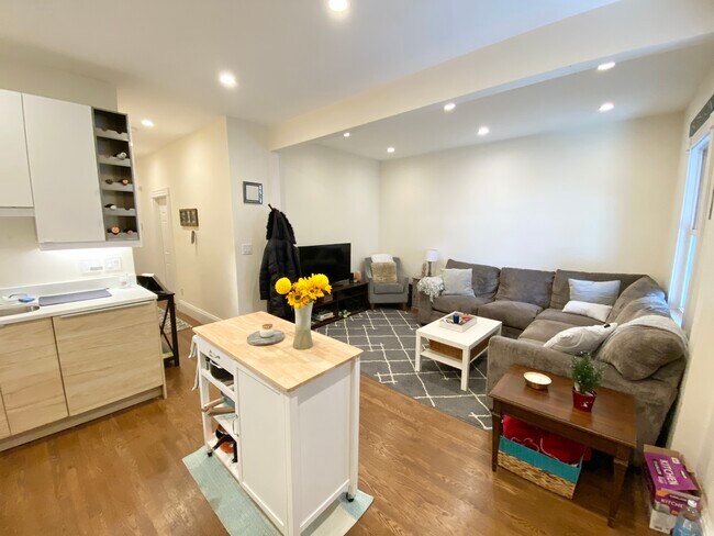 115 Buttonwood St, Unit 2T in Boston, MA - Foto de edificio - Building Photo