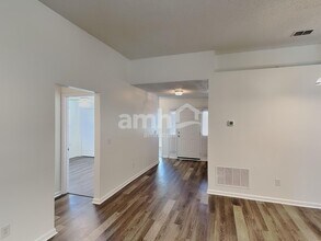 5588 Westland Station Rd in Jacksonville, FL - Foto de edificio - Building Photo