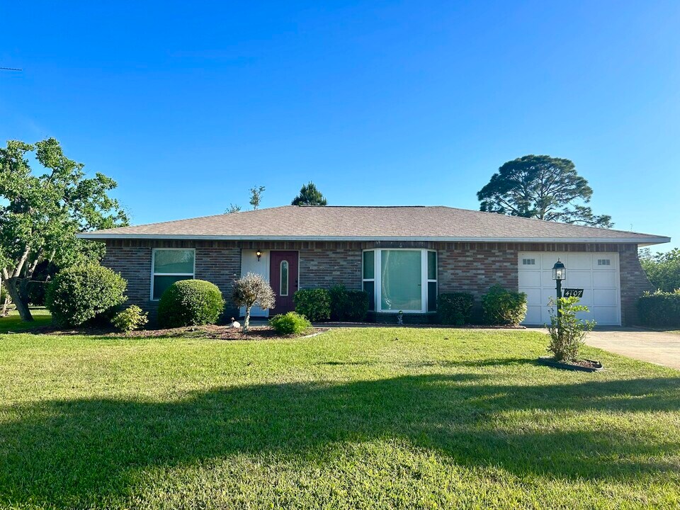 4107 Santiago St in Sebring, FL - Building Photo
