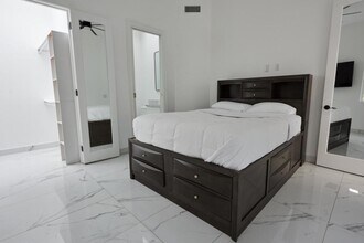 11571 W Sunset Blvd in Los Angeles, CA - Building Photo - Building Photo