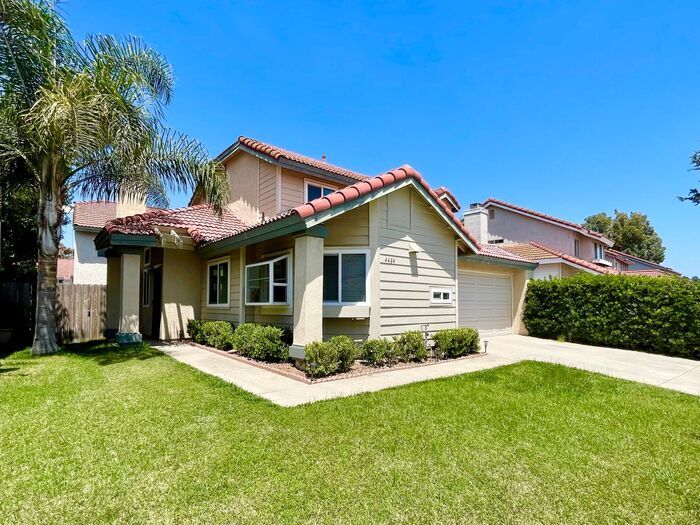 4484 Goldfinch Way in Oceanside, CA - Foto de edificio