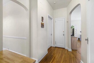 16 Micieli Pl, Unit 2 in Brooklyn, NY - Building Photo - Building Photo