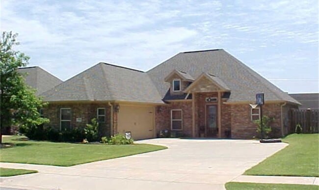 property at 1906 W Morter Pl