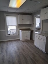 14 Witt St, Unit apt in Lynn, MA - Building Photo - Building Photo