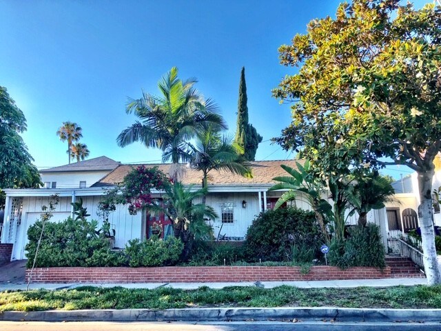 7415 Rosewood Ave in Los Angeles, CA - Foto de edificio