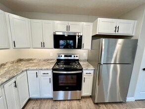 1613 Fairchild Ave in Manhattan, KS - Building Photo - Building Photo