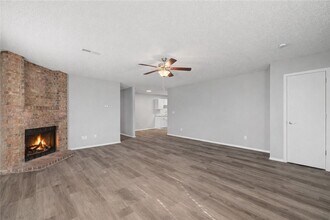 4380 W Thrasher Dr in Fayetteville, AR - Building Photo - Building Photo