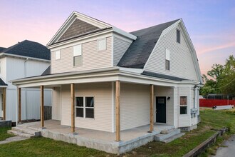 614 Vincennes St, Unit #2 in New Albany, IN - Foto de edificio - Building Photo