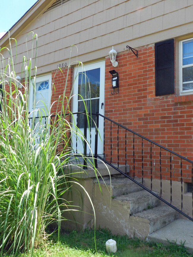 1980 Fair Oaks Dr in Lexington, KY - Building Photo - Building Photo