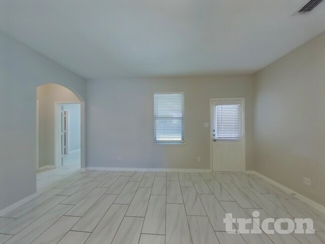 1342 Barrel Dr in Dallas, TX - Foto de edificio - Building Photo