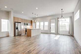 4402 Santorini Ln in Houston, TX - Building Photo - Building Photo