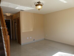 1618 NW 38th St-Unit -B4 in Miami, FL - Building Photo - Building Photo