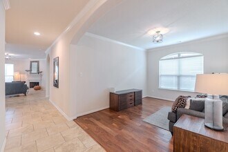 14 Arrow Feather Place, Unit 07-304 in Spring, TX - Building Photo - Building Photo