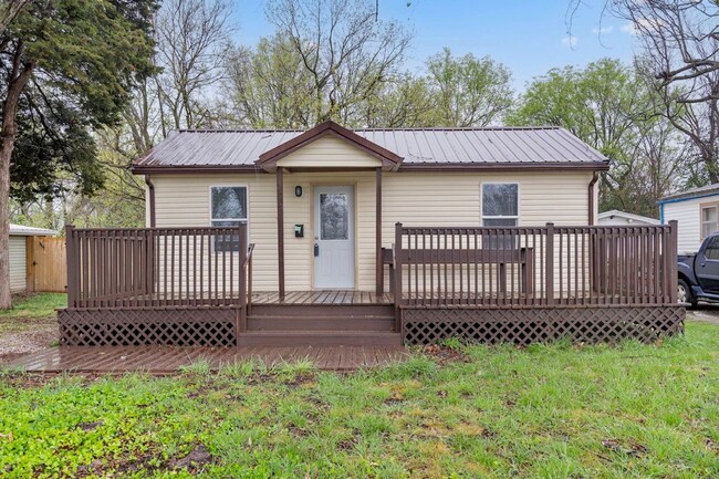 property at 1953 W Thoman St