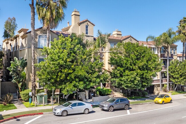 2201 Beverly Glen Blvd. in Los Angeles, CA - Building Photo - Building Photo