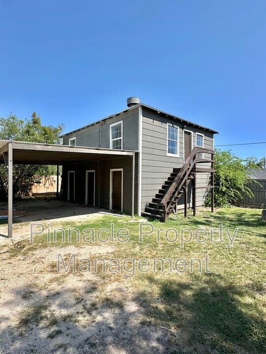 715 E Harris Ave in San Angelo, TX - Building Photo