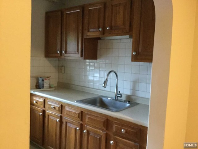 232 Lincoln Ave in Cliffside Park, NJ - Building Photo - Building Photo