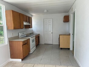1567 19th St in Sarasota, FL - Foto de edificio - Building Photo