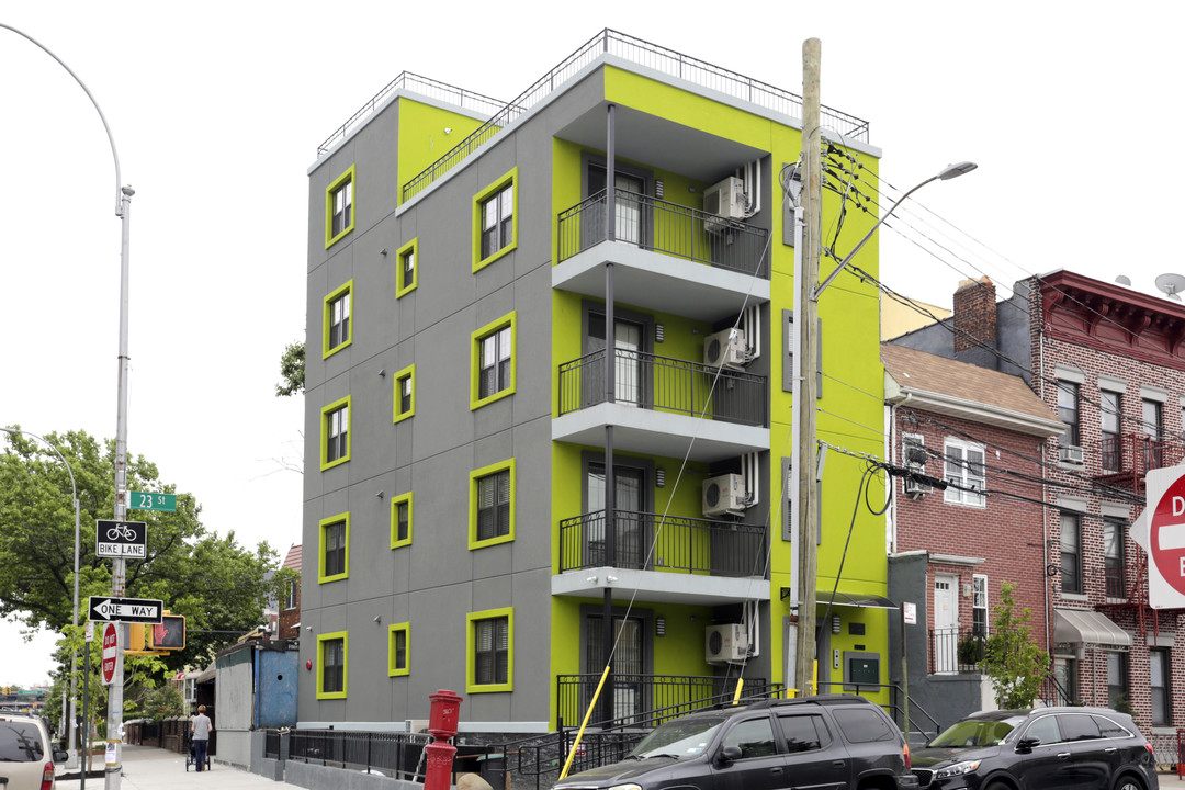 25-03 23rd St in Astoria, NY - Building Photo