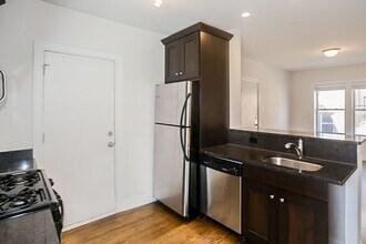 3820 N Sheffield Ave, Unit 2E in Chicago, IL - Building Photo - Building Photo