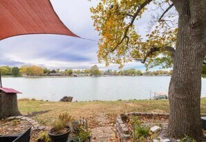 3 Rosewood Ln in Pekin, IL - Building Photo