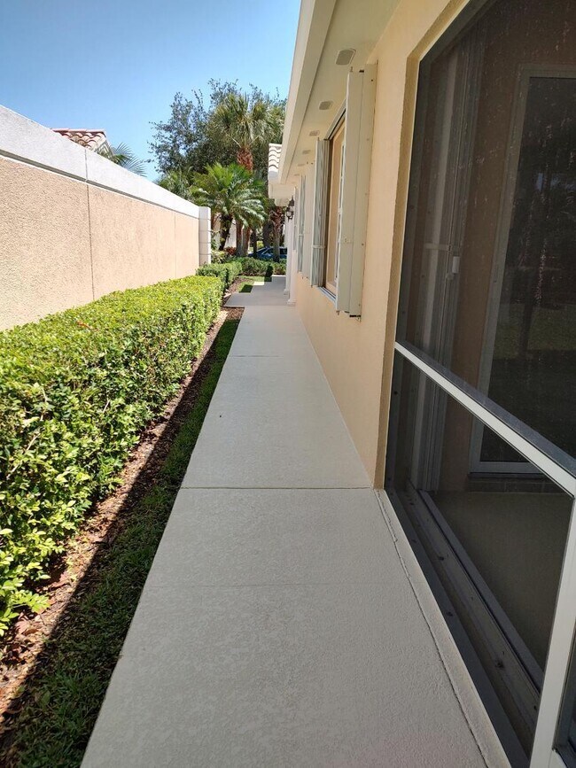 8165 Quito Pl in Wellington, FL - Building Photo - Building Photo
