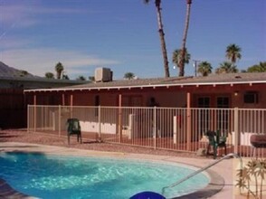 511 E Chuckwalla Rd in Palm Springs, CA - Building Photo - Building Photo