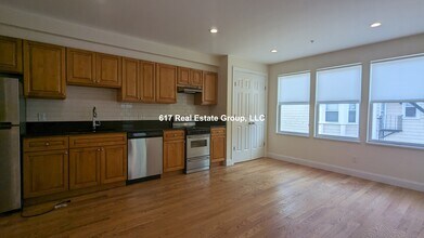 379 Harvard St in Cambridge, MA - Building Photo - Building Photo