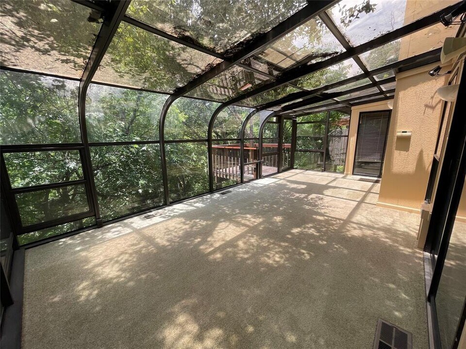 6614 Hart Ln in Austin, TX - Building Photo