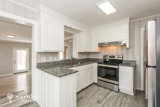 911 Airport Blvd in Columbia, SC - Foto de edificio - Building Photo