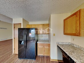 7181 Candlestone Dr in Reynoldsburg, OH - Foto de edificio - Building Photo