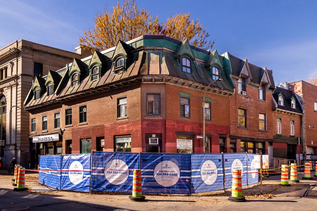 25 Ontario E in Montréal, QC - Building Photo