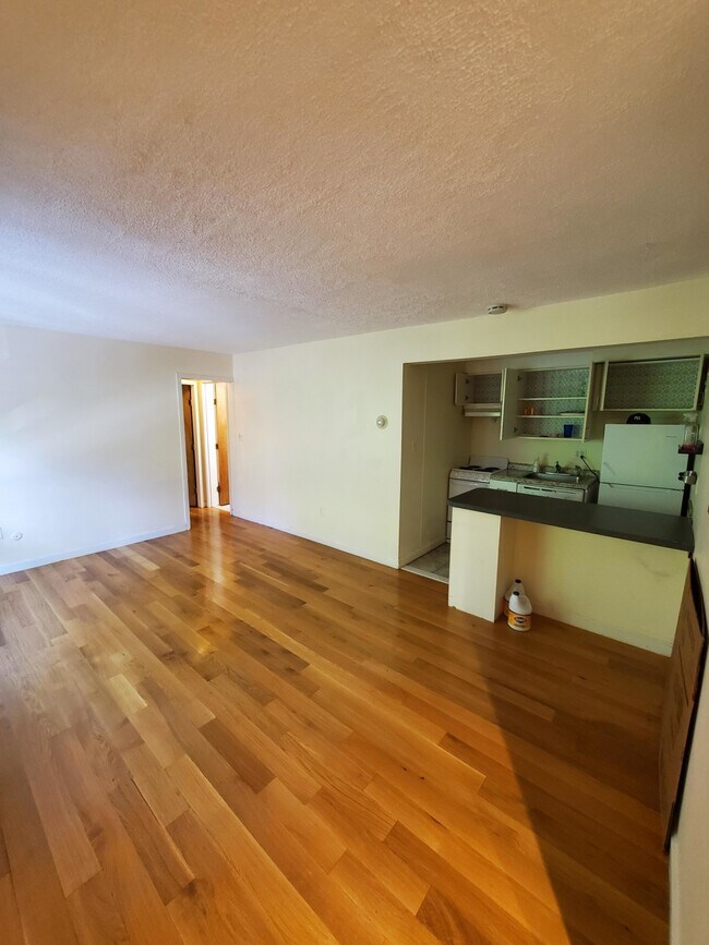 83 Trowbridge St, Unit 22-77 in Cambridge, MA - Building Photo - Building Photo