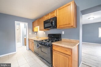 2001 Genesee St in Hamilton Township, NJ - Foto de edificio - Building Photo