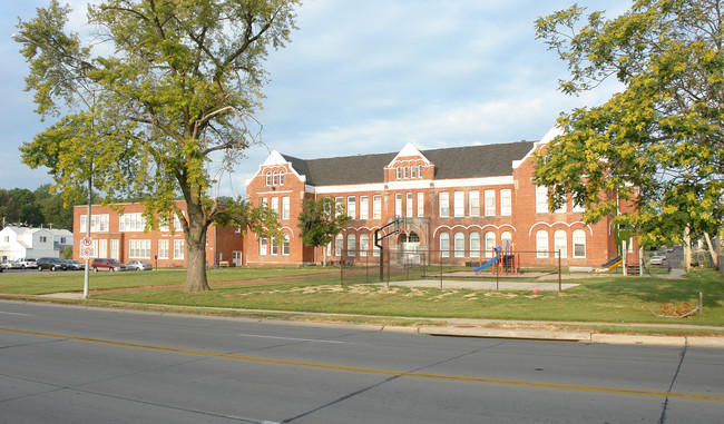 Mason School Apartment Homes in Omaha, NE - Building Photo - Building Photo