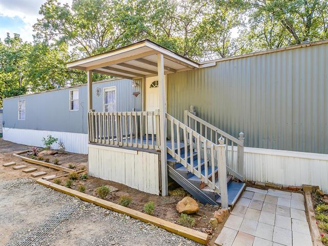 1802 Whispering Oaks St in Burleson, TX - Building Photo