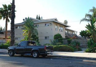 Casa Grande Apartments in Anaheim, CA - Building Photo - Building Photo