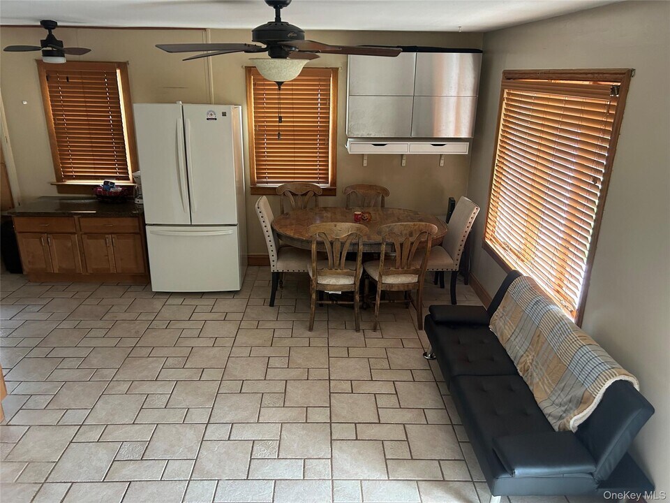 239 Curtin Ave in West Islip, NY - Building Photo