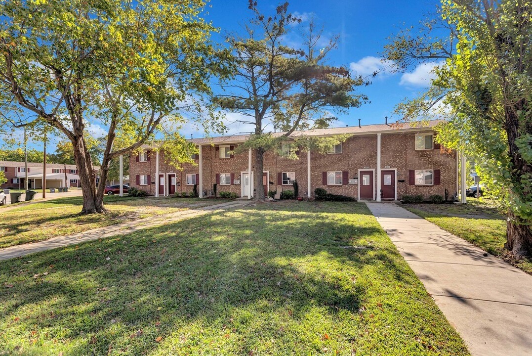 Avalon Townhomes in Hampton, VA - Foto de edificio