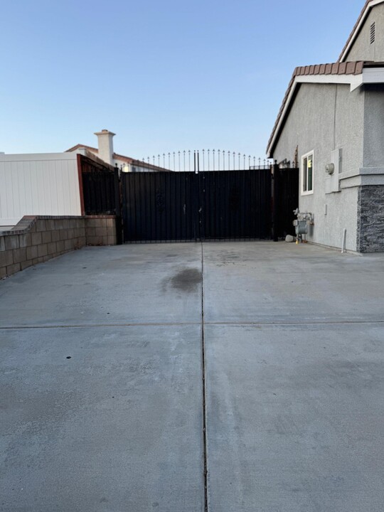 209 Fantasy St in Leona Valley, CA - Building Photo