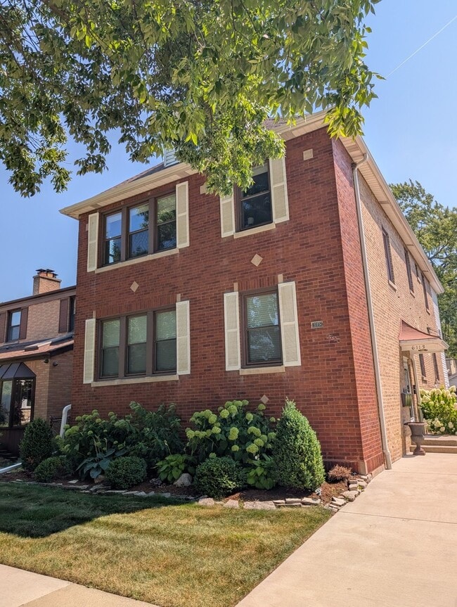 property at 6113 N Karlov Ave
