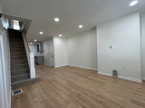 2054 Mercy St in Philadelphia, PA - Foto de edificio - Building Photo