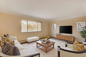 1890 Lexington Ave N, Unit 11 in Roseville, MN - Foto de edificio - Building Photo
