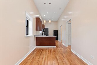 4255 N Campbell Ave, Unit 1S in Chicago, IL - Building Photo - Building Photo