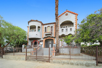 2441 Fairmount St in Los Angeles, CA - Building Photo - Building Photo